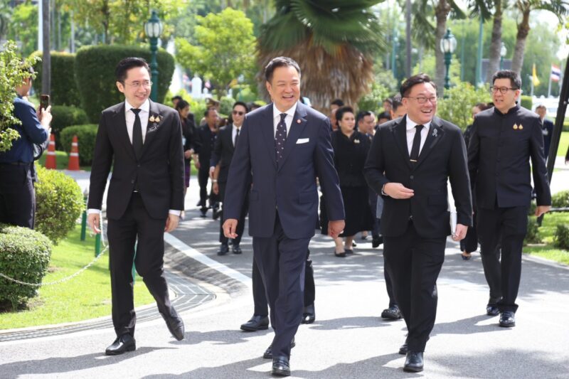 นายกฯ ยันมีมาตรการเข้มปราบกลุ่มป่วนหุ้น ย้ำต้องแก้ขั้นตอนยุ่งยากเอื้อลงทุน