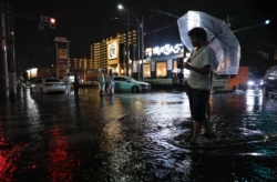 ฝนตกหนักเป็นประวัติการณ์ ถล่มญี่ปุ่น ติดค้างสนามบินนาริตะ 7,000 คน-เสียชีวิต 4 ราย