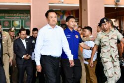 นายกฯ แจงสื่อนอก เหตุยิงในโรงเรียนเกิดจากความเครียด ย้ำไม่ให้ประชาชนพกอาวุธ