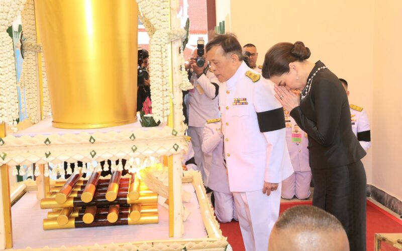 ในหลวง-พระราชินี พระราชทานเพลิงศพ นายแพทย์ปราเสริฐ ปราสาททองโอสถ
