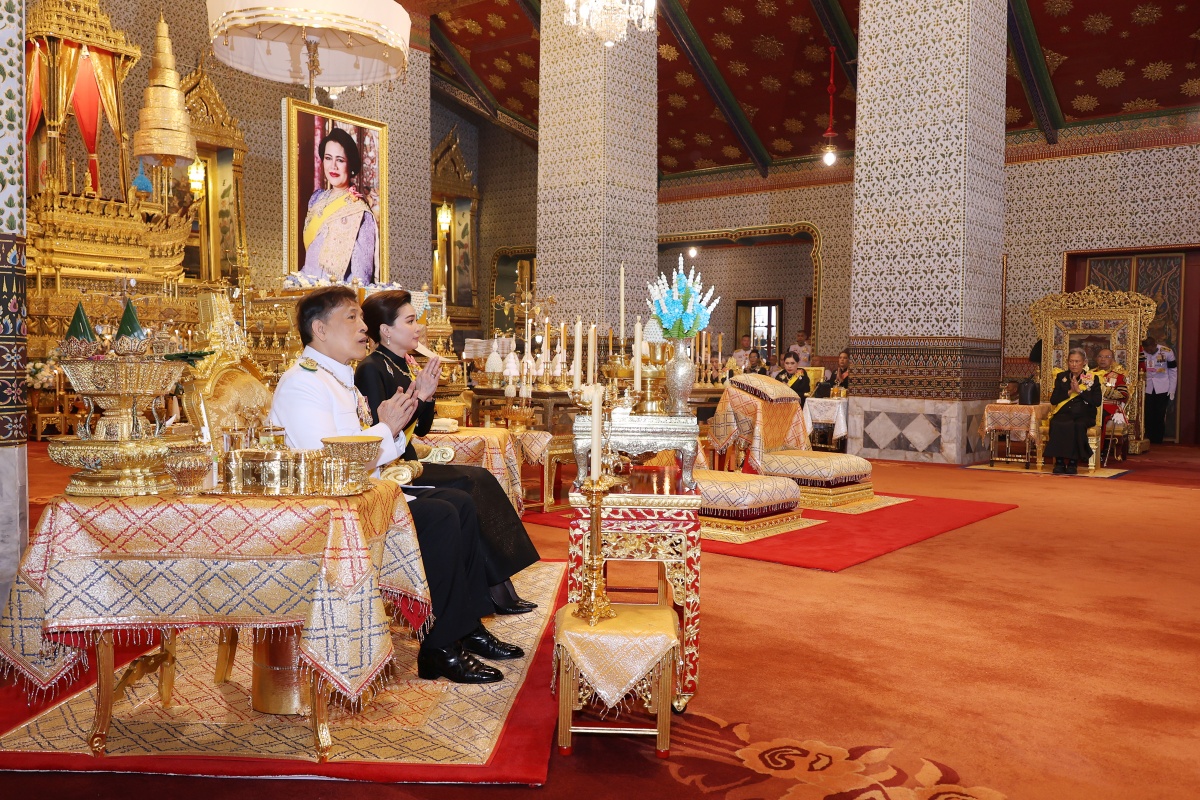 ‘ในหลวง-พระราชินี’ บำเพ็ญพระราชกุศลวันคล้ายวันพระราชสมภพ พระพันปีหลวง